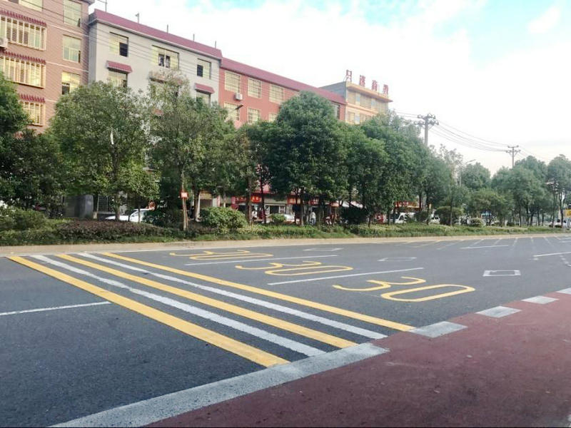 德甲联赛官网校门口交通标识升级提质