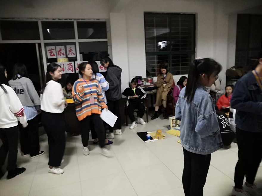 20191111艺术系校园交易会现场照片 (8)(1).jpg