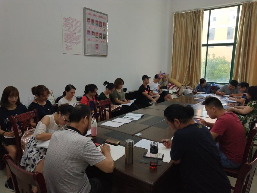 20180918艺术系直属党支部1206办公室举办微型党课学习5.jpg