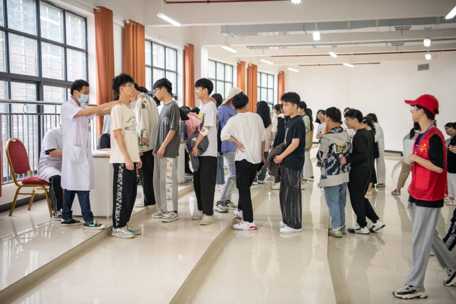 2022年5月24日德甲联赛官网学生工作处开展脊柱侧弯筛查活动2-tuya-tuya.jpg