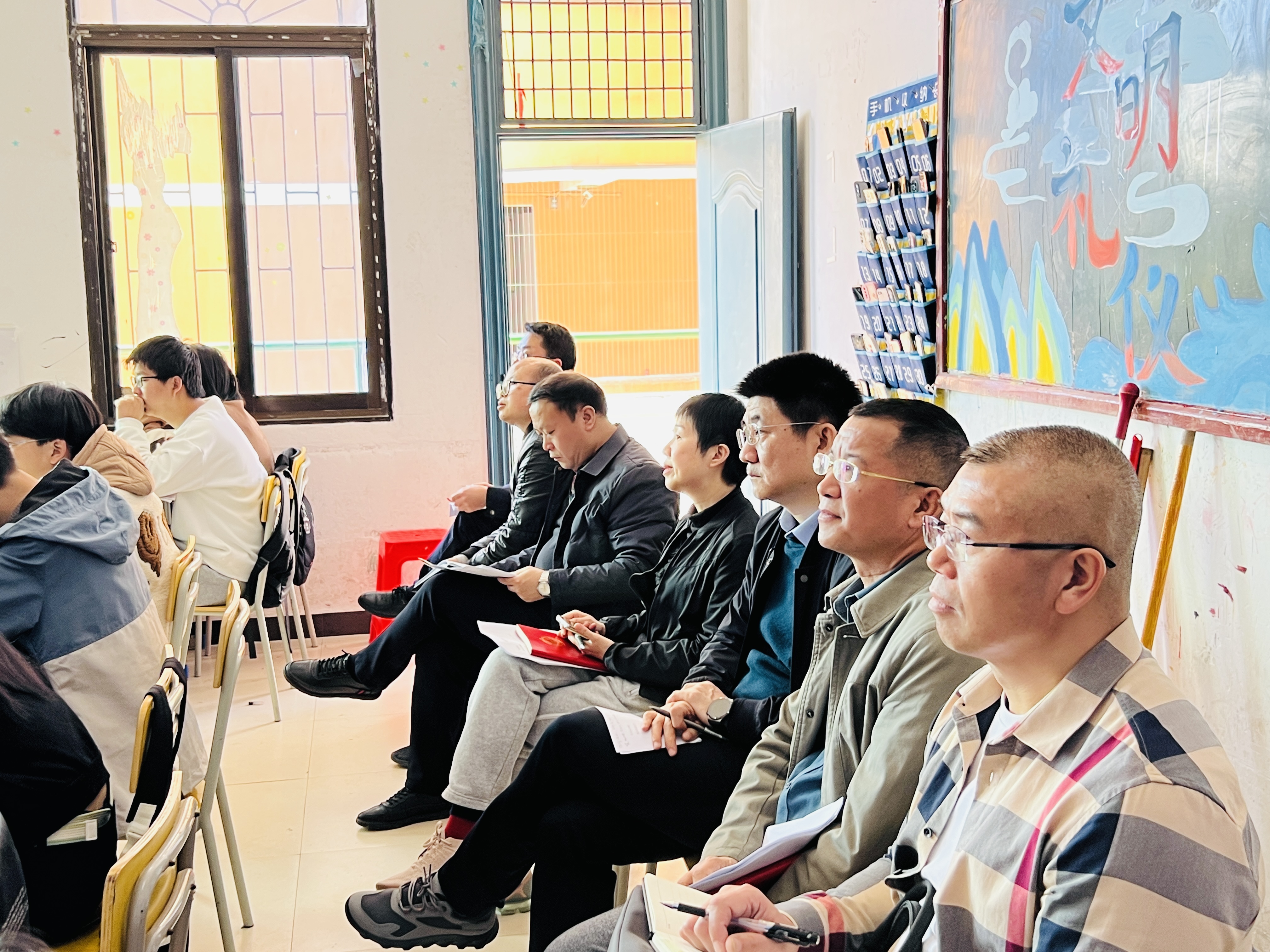 张华一行随堂听课.JPG 张华一行随堂听课.JPG