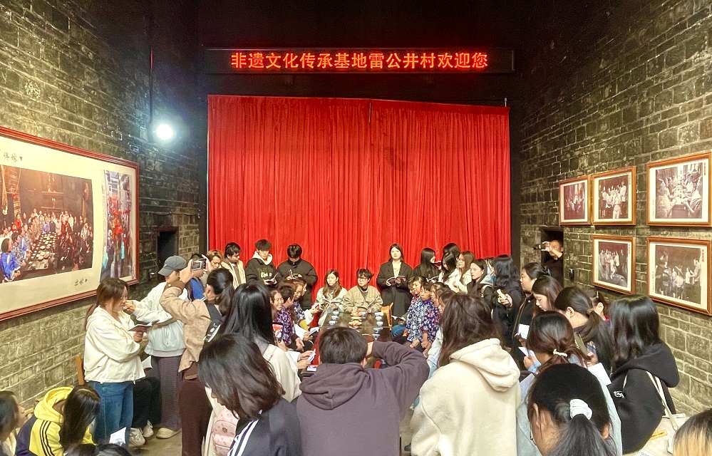 德甲联赛官网艺术设计学院音乐教育专业师生赴嘉禾开展伴嫁歌非遗考察活动照片..jpg