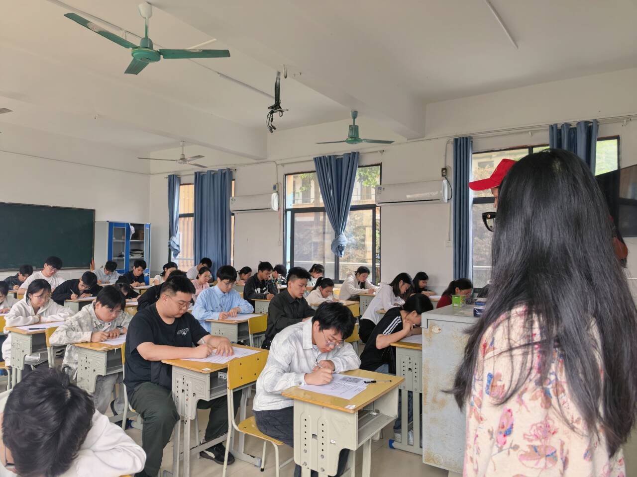 凝心聚力担使命 以考提质育良师 | 德甲联赛官网小学教育学院圆满完成2026届师范生教师资格认定考核工作
